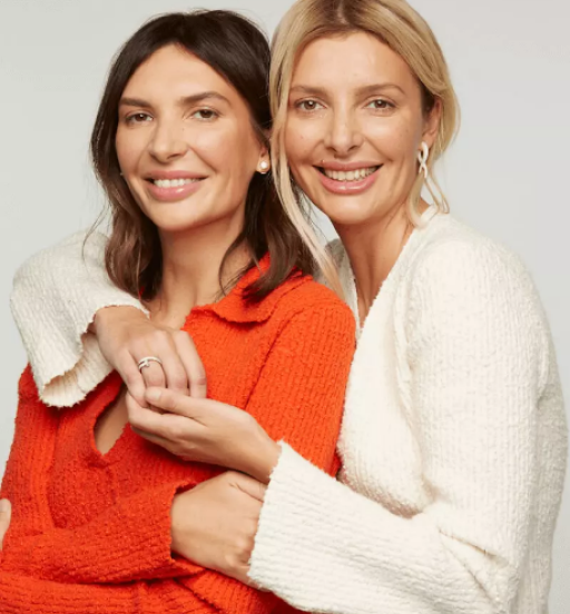 SISTER'S AROMA – это beauty-бренд, созданный в 2018 году двумя сестрами – Дашей и Юлией Бурковскими.
